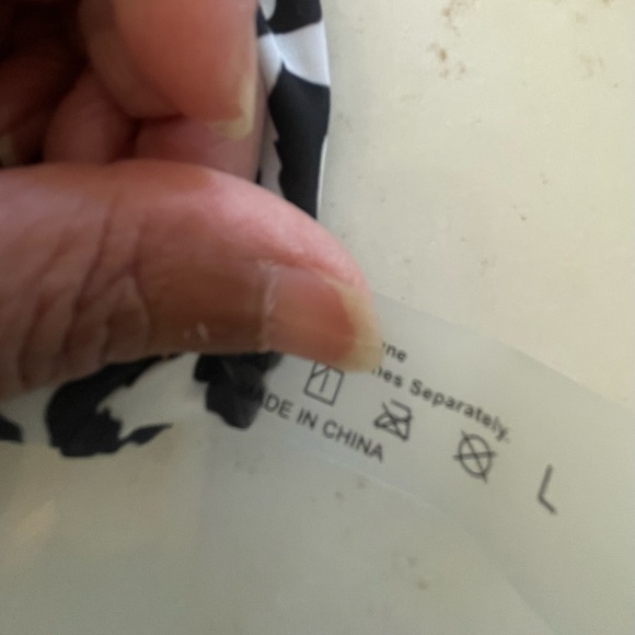 Black and White Polka Dot Swimsuit comes with 2 pieces - Picture 10 of 10